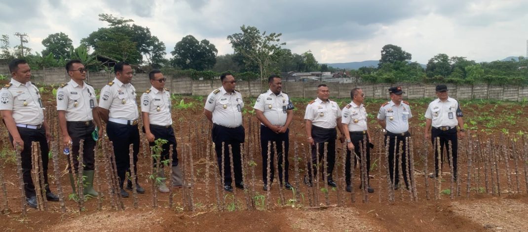 Monitoring Kakanwil Ditjen PAS Jawa Barat di Lapas Warungkiara, Tinjau Program Ketahanan Pangan SAE Berkah Mandiri